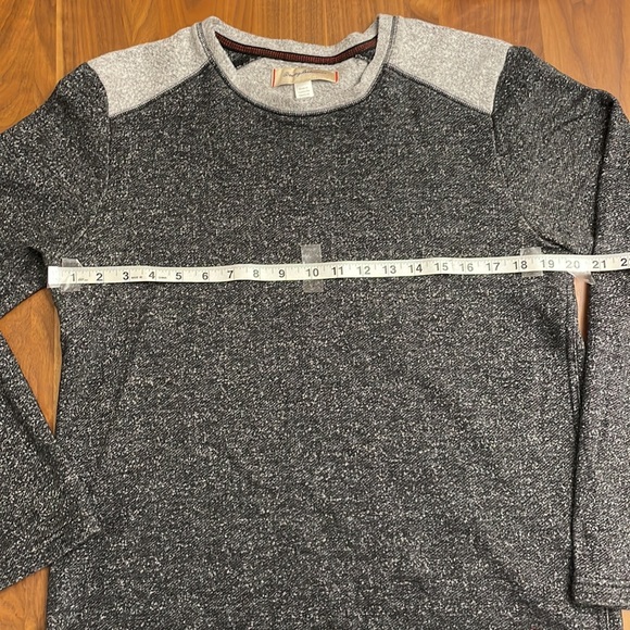 Tommy Bahama Light Fleece Sweater Men Size M Gray Contrast Shoulder - Picture 4 of 9